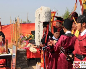 读祝： 祭文由郭周同攥写，郭子政书写。